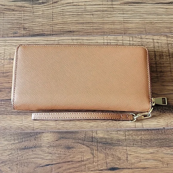 Tory Burch set - Picture 4 of 11